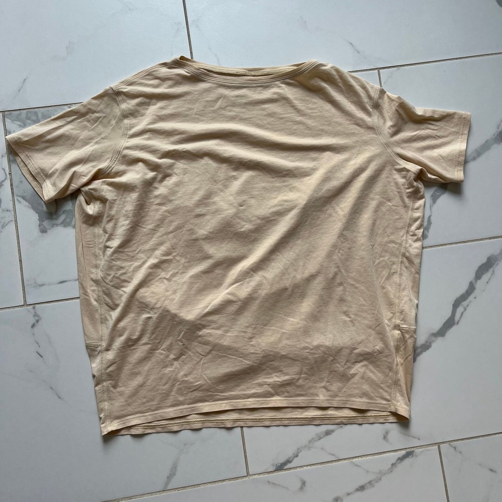 Lululemon Back in Action Short-Sleeve T-Shirt
Light Yellow color sz 2